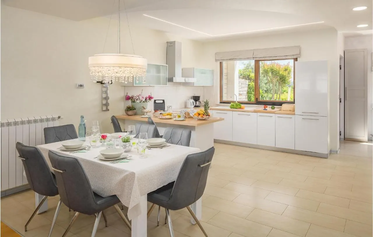 Beautiful Home In Rovinj With Wifi Casa de Férias